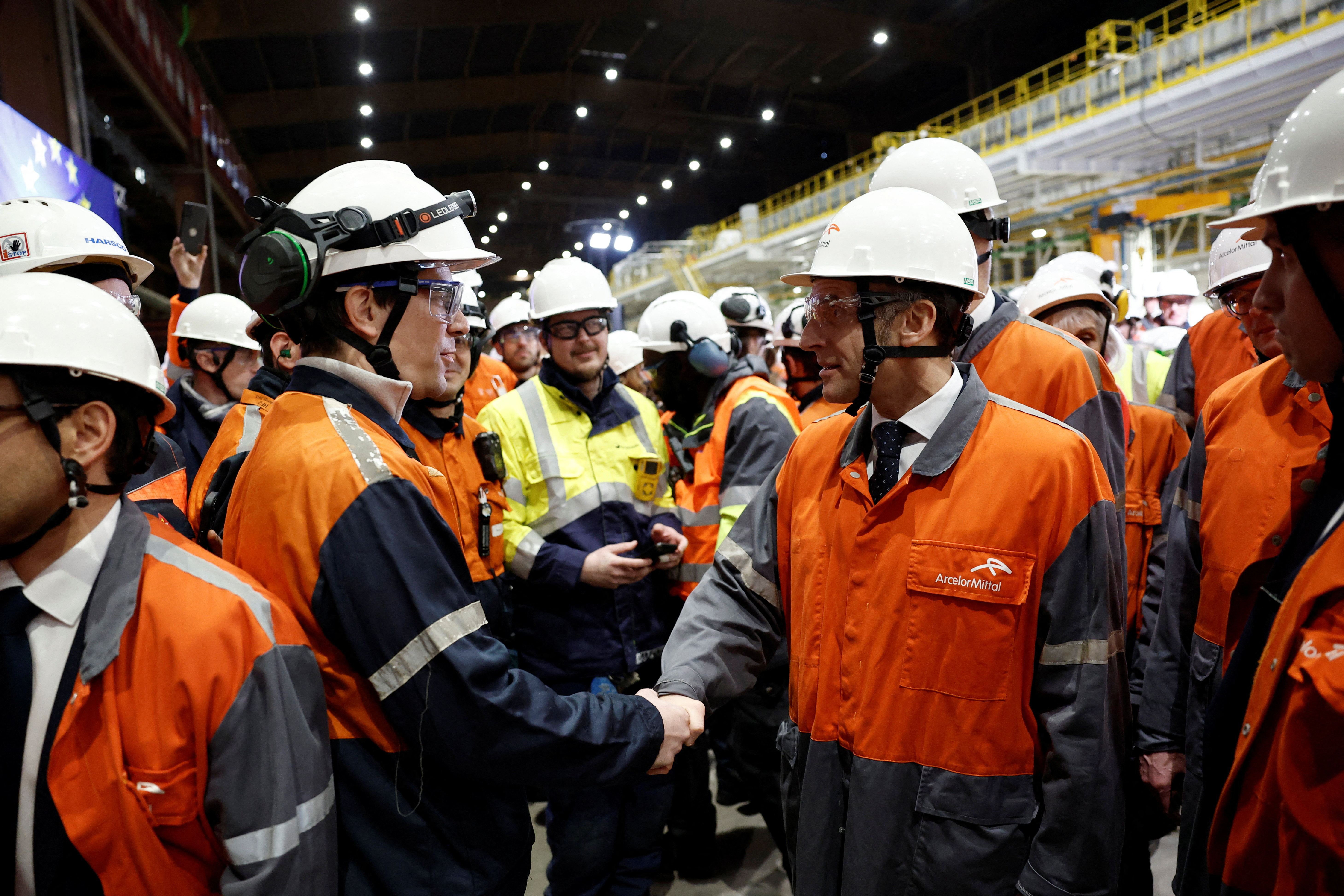Macron chez ArcelorMittal à Mardyck, la décarbonation du site en marche