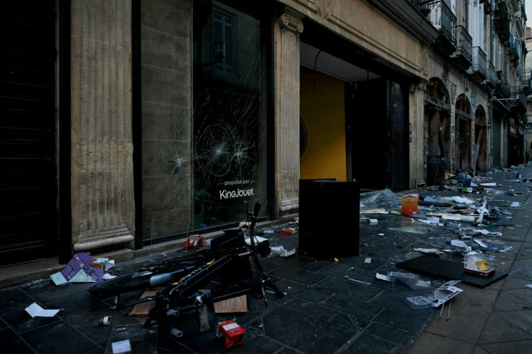 Commerces pillés: des cagnottes de soutien virales sur les réseaux sociaux