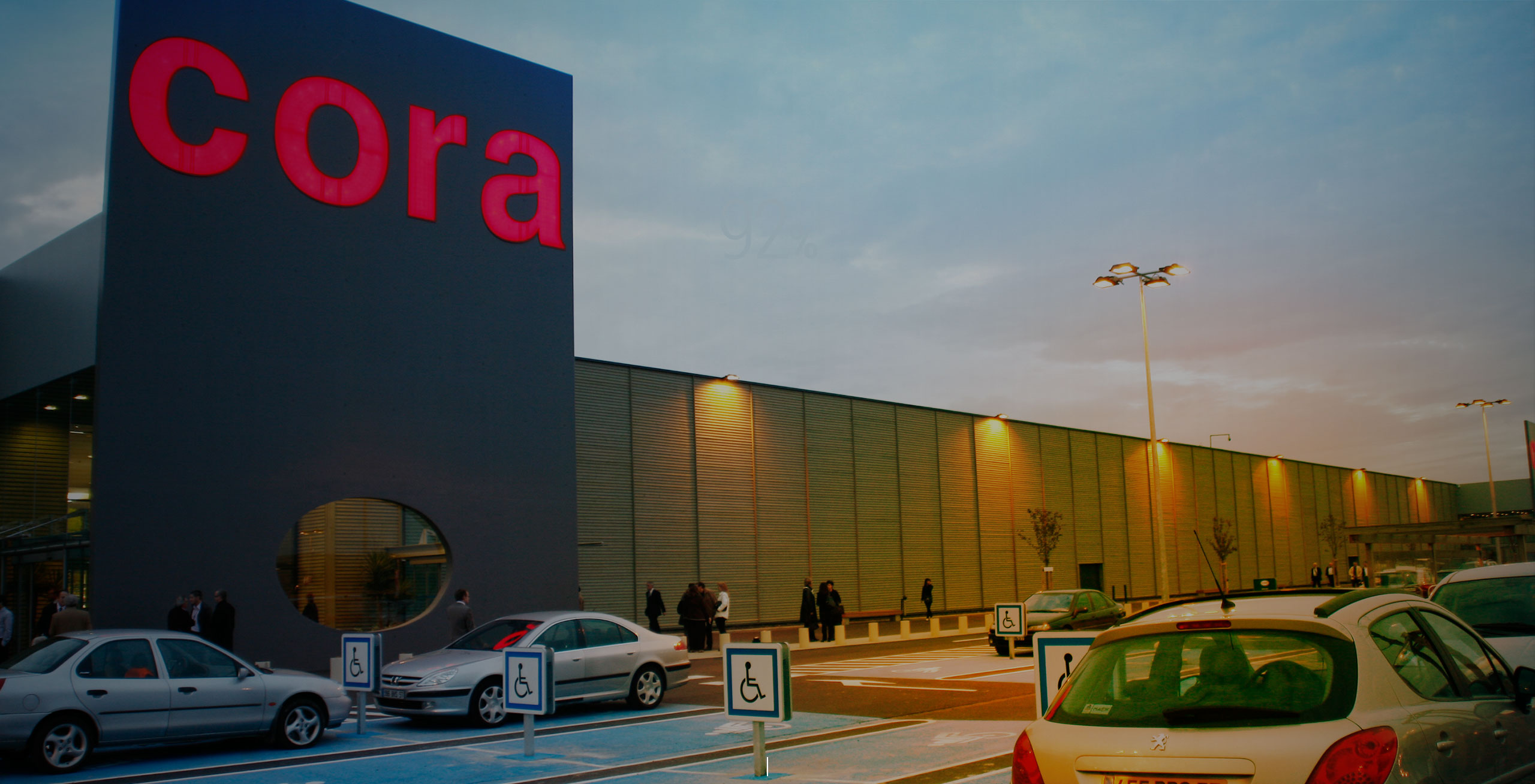 Carrefour annonce acheter Cora et Match
